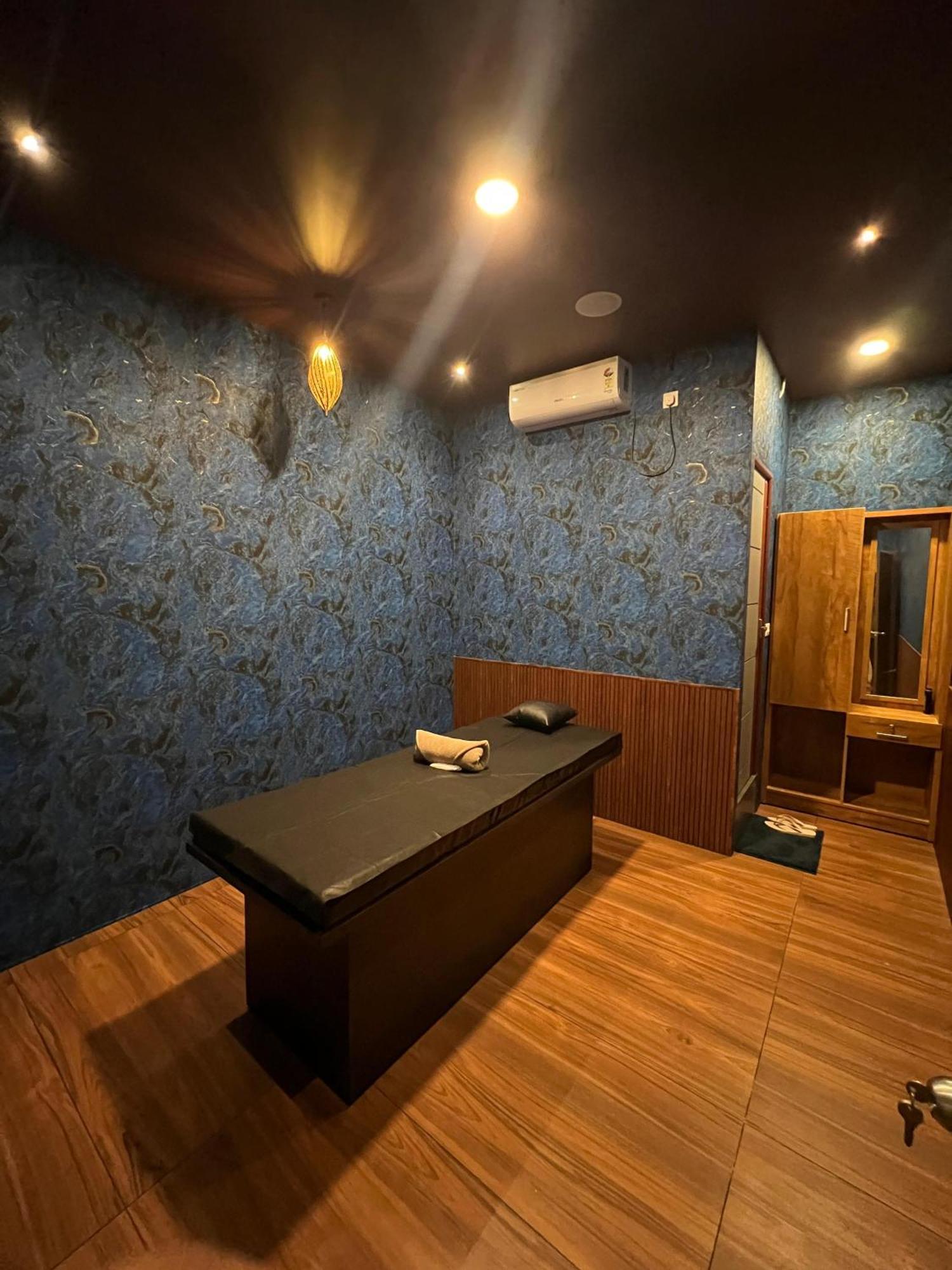 Fly View Airport Residency Hotel Nedumbassery Exterior photo